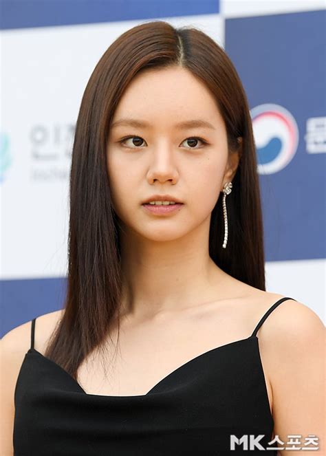 hourly hyeri @hourlyhyeri
