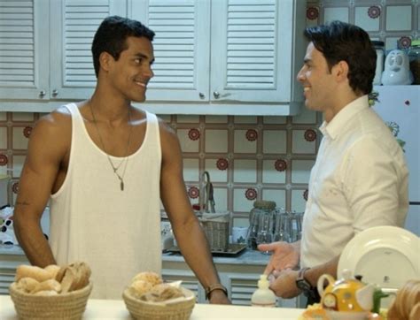 Bateu Uma Qu Mica Diz Claudio Lins Sobre Casal Gay Em Babil Nia Ltimas Not Cias Uol Tv