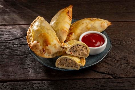 Empanadas Saborosas De Carne Picante Empanadas Argentinas Foto Premium