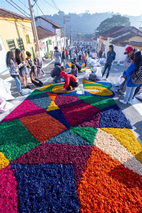 Festa de Corpus Christi história origem procissão datas InfoEscola