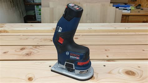 Michas Holzblog: Tipp: Bosch GKF 12V-8 "möbelbaufähig"?