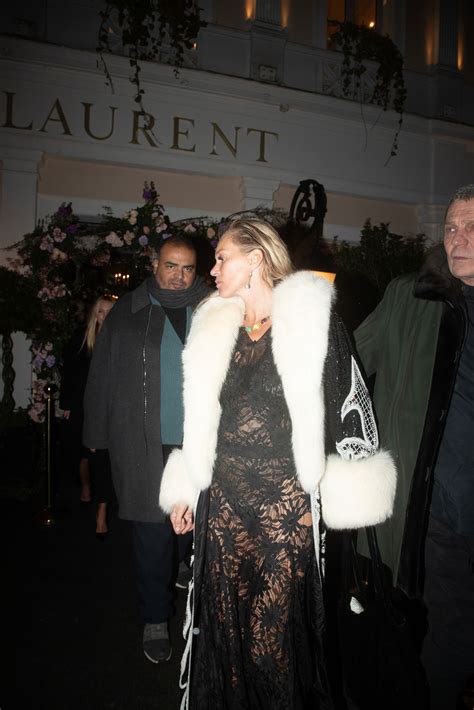 Kate Moss La Reina Del Naked Dress Celebra Su Cumplea Os Con Un