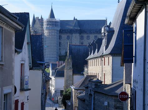 The Castle Overlooking The Rachapt Quarter Manu Cassar Flickr