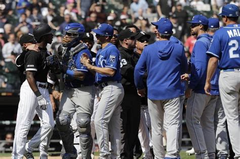 Video: White Sox, Royals Benches Clear After Tim Anderson Bat Flip ...