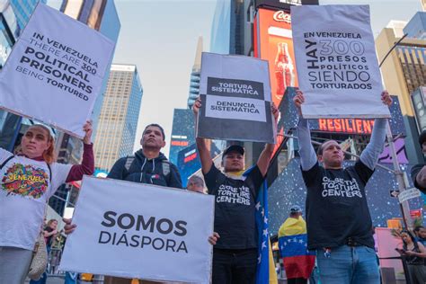 Venezolanos Protestaron En El Times Square De Nueva York Para Exigir El