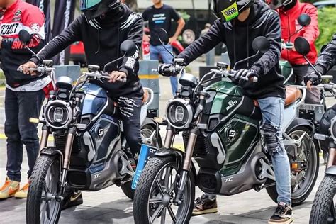 Resmi Meluncur Ke Indonesia Dua Motor Listrik Bergaya Scrambler Ini