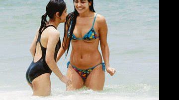 9 Hot Sexy Leticia Sabatella Bikini Pics