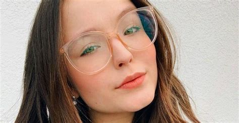 Larissa Manoela Bate Milh Es De Seguidores Nas Redes E Comemora