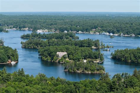 Entre les Grands Lacs et le Saint Laurent la nécessité dunir les efforts