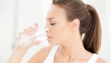 10 Simple And Easy Ways To Drink More Water Every Day