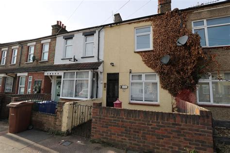 Salisbury Road Grays 2 Bed Terraced House For Sale £285 000