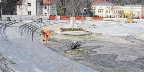 Nach Einem Jahr Bauzeit Wird Der Neue Karlsplatz Am Freitag Eingeweiht