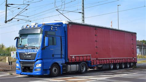 Spedition K Chy Gmbh Mit Einem Sattelzug Mit Man Tgx Zugmaschine