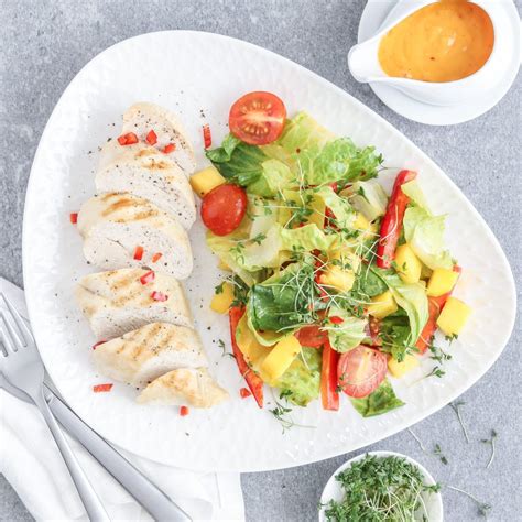 H Hnchenfilet Mit Buntem Salat Und Mango Dressing We Love Gefl Gel