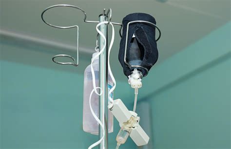 Sistem Infus Dengan Larutan Dengan Obat Pengobatan Kanker Foto Stok
