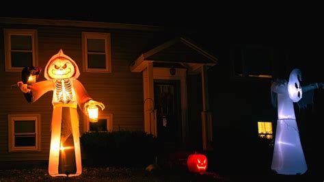 What It Means When People Turn Their Porch Lights Off On Halloween Night