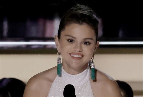 Selena Gomez Eyebrows 2022