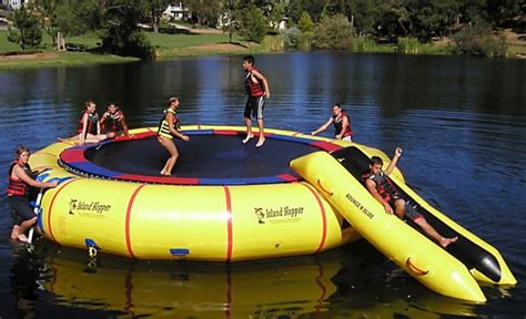 7 Amazing Giant Lake Inflatables For Summer Fun