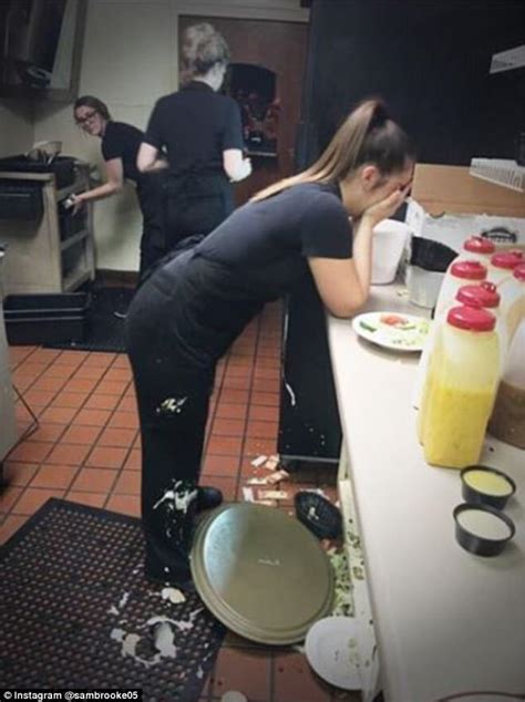 Worst restaurant waiter fails that are hilariously bad | Daily Mail Online