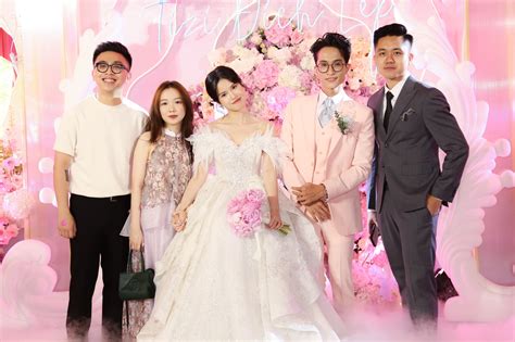 Hot girl trứng rán Trần Thanh Tâm mẹ bỉm con Thanh Trần Việt Phương Thoa hội ngộ tại đám