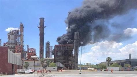 Video se registra incendio en refinería Cadereyta Pemex busca causas