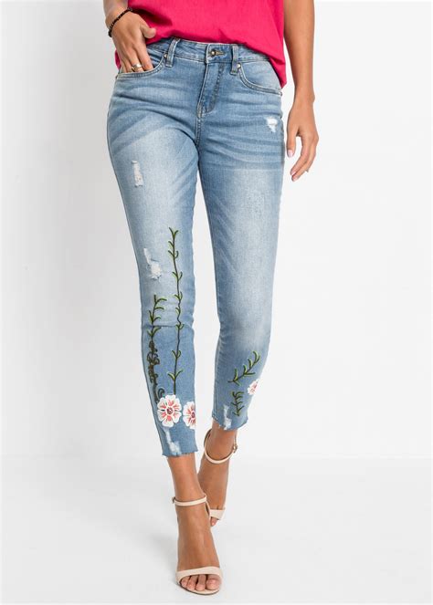 Graziosi Jeans Con Incantevoli Ricami Ed Effetto Usato Azzurro Denim