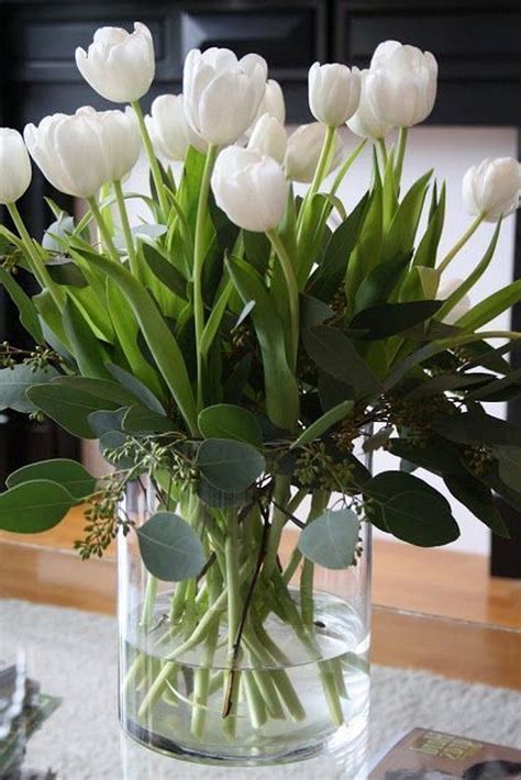 30 Gorgeous Tulips In Vase For Inspiration To Decorate Your Living