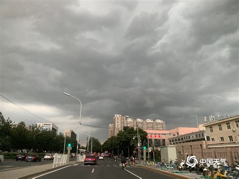 北京雷电大风冰雹暴雨四预警齐发 海淀上空乌云翻滚 天气图集 中国天气网