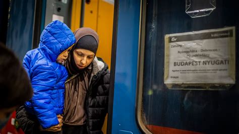 Orosz Ukr N H Bor Ennyi Menek Lt Rkezett Budapestre Cs T Rt K N Life