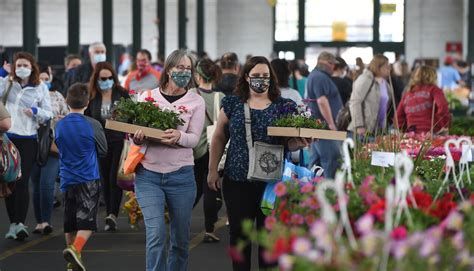 beautiful weather draws large crowd  cny regional market syracusecom