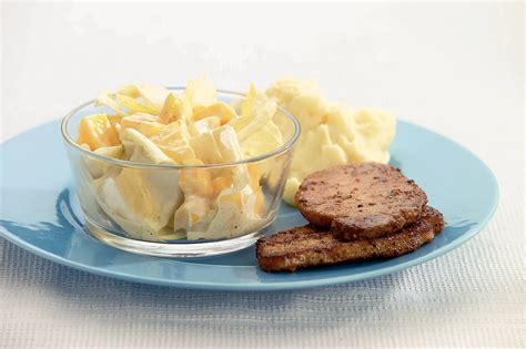 Varkensfiletlapjes Met Witlofsalade Recept Allerhande Albert Heijn