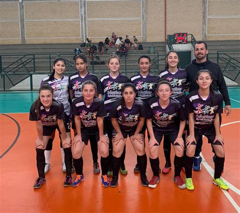 Futsal feminino estreia hoje na fase estadual do JESC em Criciúma