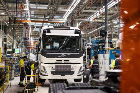 Volvo Trucks lance en Belgique la production en série de camions