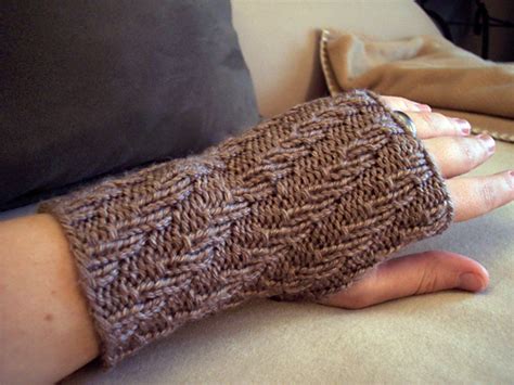 Ravelry Cosy Wrist Warmers Womens Pattern By Joelle Hoverson