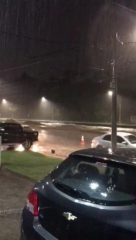 Ondas Em C Rrego Avenida Alagada Chuva Forte Atinge Belo Horizonte