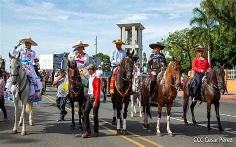 Más De 1 Mil 500 Montados En El Tradicional Desfile Hípico En Saludo A