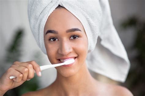 Qual é a melhor pasta de dente para clarear os dentes Pik Comilona