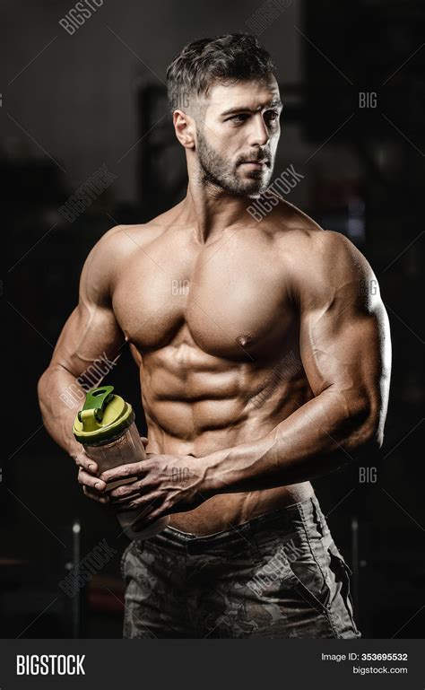 Bodybuilder Athletic Image & Photo (Free Trial) | Bigstock