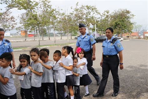 Policía Comunitaria Un Puente Humano Con La Gente Y La Prevención Del