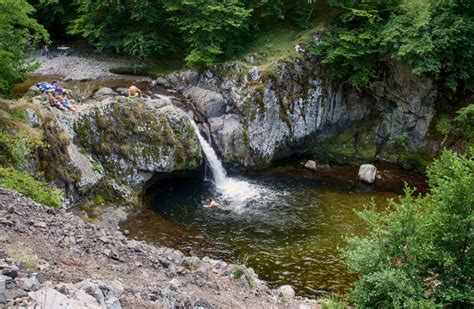 The Gyumbyurtiyata Waterfall Guest House Kalina In Borovo Village