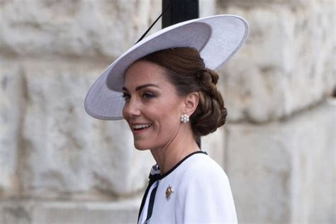 La Princesse De Galles Kate Middleton A Fait Sa 1er Apparition Publique