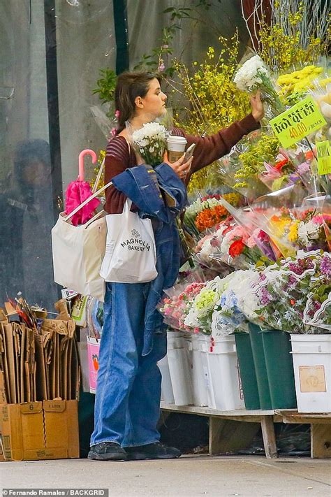 On Her 18th Birthday Suri Cruise Looks Like A Mirror Image Of Her Mom