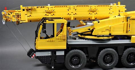 YouTuber Creates Impressive LEGO Liebherr Crane - Sims Crane