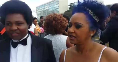 G Casamento coletivo abre parada gay em frente ao Congresso em Brasília notícias em