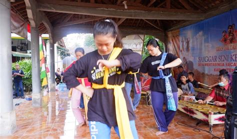 Sanggar Kencana Ungu Rawat Tradisi Melalui Tari Wayang Cirebon Citrustid