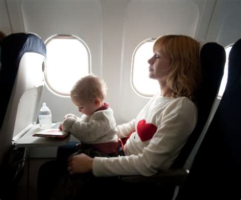 Voyager En Avion Avec Son Enfant Bebe Avion Okgo Net