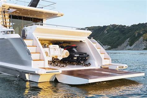 Azimut 77s ราคา 115 ล้านบาท เรือสายสปอร์ต จอดรอให้ซื้อที่พัทยา