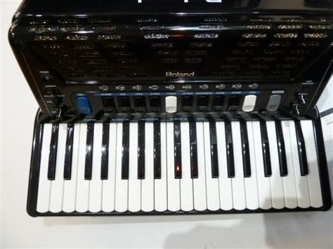 Roland Fr3 X 120 Bass Compact Digital V Accordion