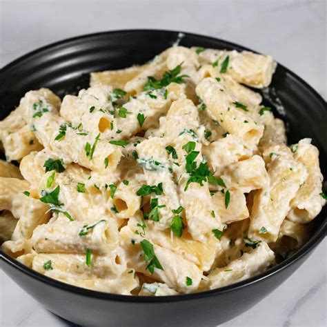 Creamy Chicken In White Sauce 20 Mins Veena Azmanov