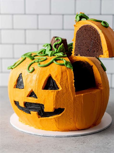 Jack-O’-Lantern Halloween Cake - The Scranline